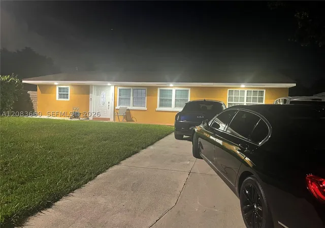 Photo 3 of Single family home for sale at 2917 Ne 13th Avenue, Pompano Beach, FL 33064 | MLS# A12083660 | Listing updated on 2026-09-14