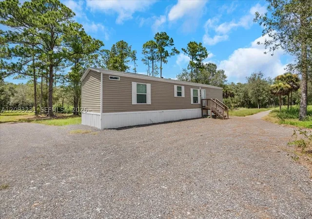 Photo 2 of Manufactured home for sale at 470 S Jinete St, Clewiston, FL 33440 | MLS# A12083231 | Listing updated on 2026-09-04