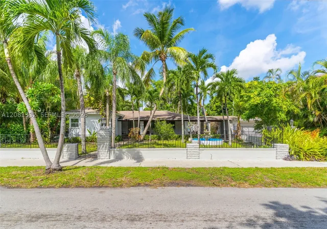 Photo 1 of Sale Pending at 2407 Washington St, Hollywood, FL 33020 | MLS# A12081332 | Listing updated on 2026-10-01