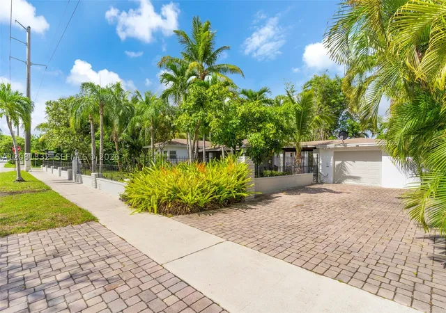 Photo 2 of Sale Pending at 2407 Washington St, Hollywood, FL 33020 | MLS# A12081332 | Listing updated on 2026-10-01
