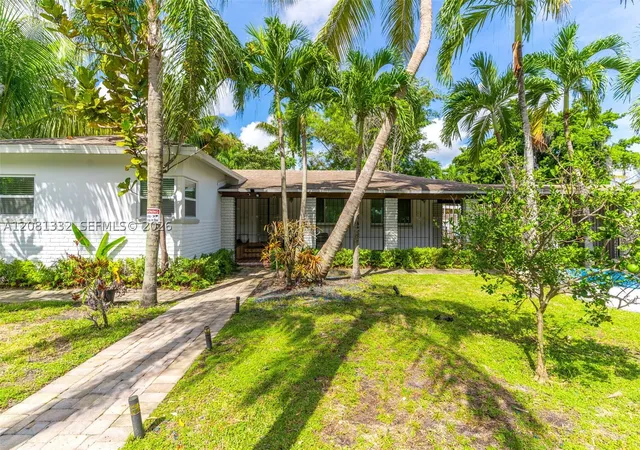 Photo 3 of Sale Pending at 2407 Washington St, Hollywood, FL 33020 | MLS# A12081332 | Listing updated on 2026-10-01