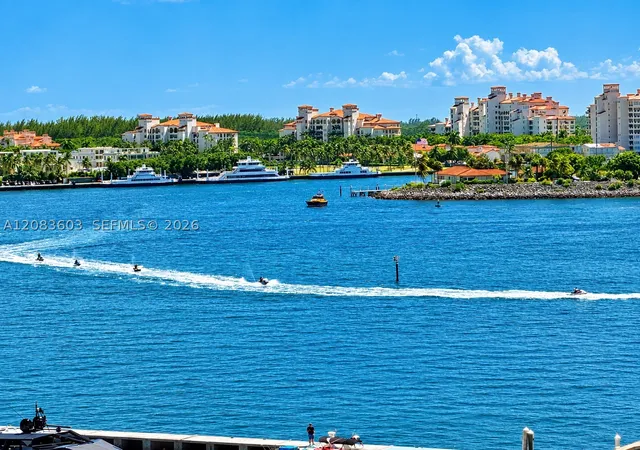 Photo 3 of Condo for sale at 400 Alton Rd #901, Miami Beach, FL 33139 | MLS# A12083603 | Listing updated on 2026-09-10
