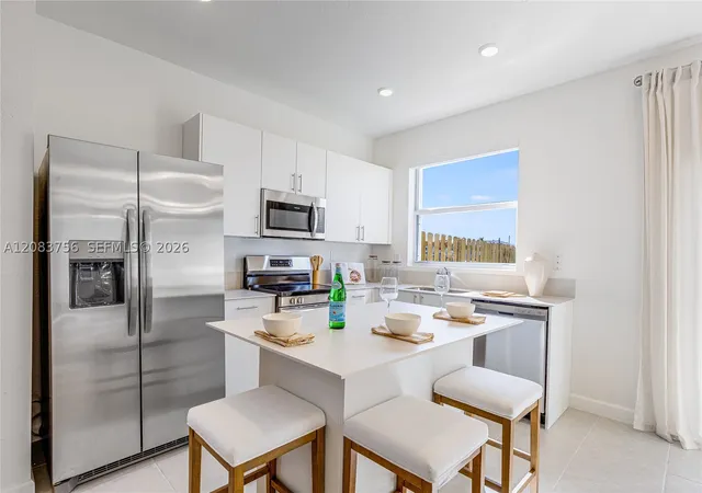Photo 2 of Townhouse for sale at 35707 Sw 179 Court, Miami, FL 33034 | MLS# A12083756 | Listing updated on 2026-09-10