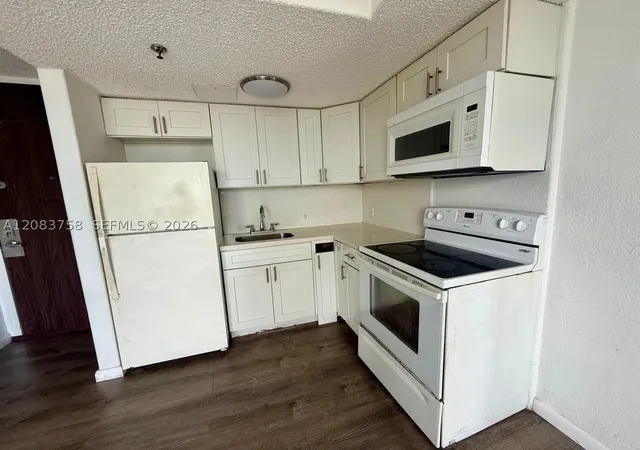 Listing Photo 5 - Condo for sale in building located at 16450 Nw 2, Miami, FL 33169 - Unit #309