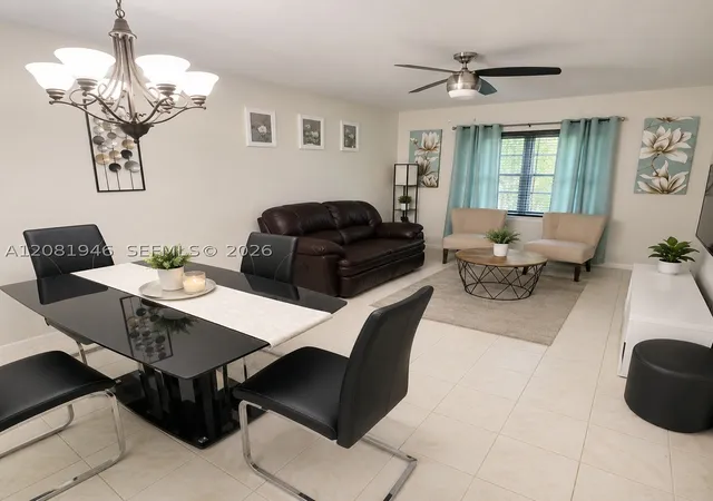 Listing Photo 5 - Condo for sale in building located at 301 Cambridge Rd, Hollywood, FL 33024 - Unit #306