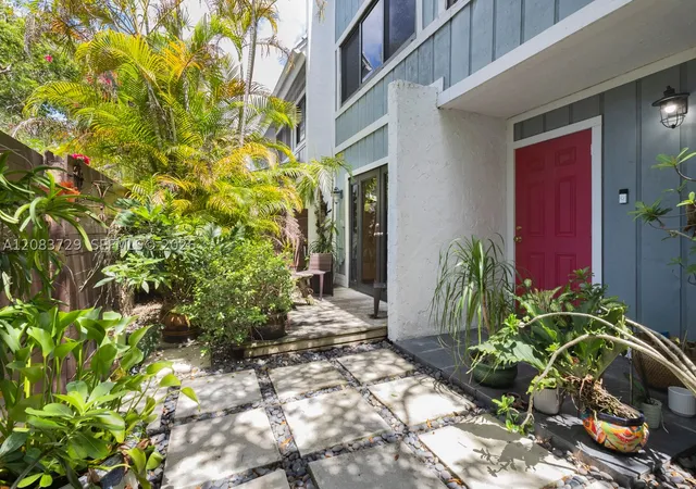 Photo 3 of Townhouse for sale at 4883 Sw 71st Place, Miami, FL 33155 | MLS# A12083729 | Listing updated on 2026-09-09