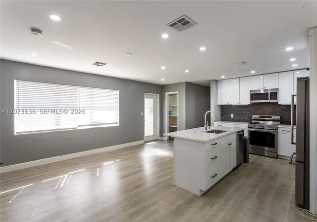 Photo 3 of Single family home for sale at 1725 NW 10th Avenue, Fort Lauderdale, FL 33311 | MLS# A12073136 | Listing updated on 2026-09-04