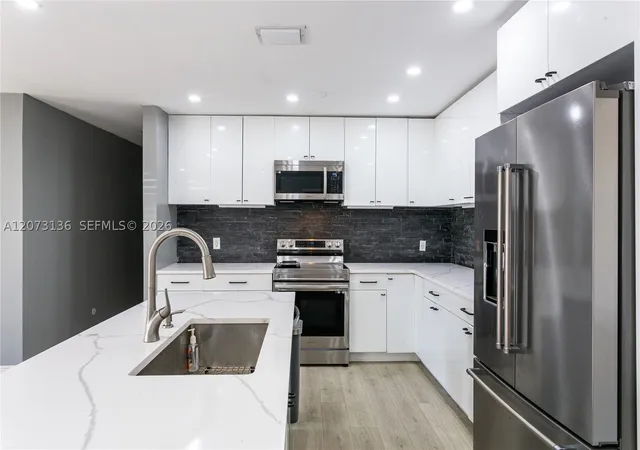 Photo 4 of Single family home for sale at 1725 NW 10th Avenue, Fort Lauderdale, FL 33311 | MLS# A12073136 | Listing updated on 2026-09-04