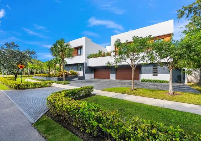 Photo 3 of Single family home for sale at 9860 NE 5th Avenue Rd, Miami Shores, FL 33138 | MLS# A12078944 | Listing updated on 2026-09-04