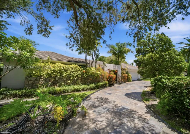 Photo 2 of Single family home for sale at 9448 Nw 54th Doral Cir Ln, Doral, FL 33178 | MLS# A12082589 | Listing updated on 2026-09-30