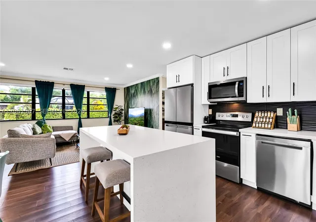 Photo 4 of Single family home for sale at 10275 SW 112th Street, Miami, FL 33176 | MLS# A12081567 | Listing updated on 2026-09-17
