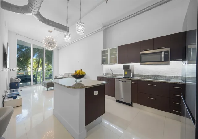 Photo 2 of Condo for sale at 3029 Ne 188th Street #523, Aventura, FL 33180 | MLS# A12084000 | Listing updated on 2026-09-19