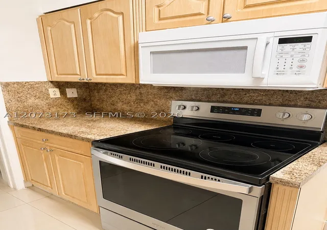 Photo 3 of Townhouse for sale at 11221 SW 33rd Circle Pl, Miami, FL 33165 | MLS# A12073173 | Listing updated on 2026-09-05