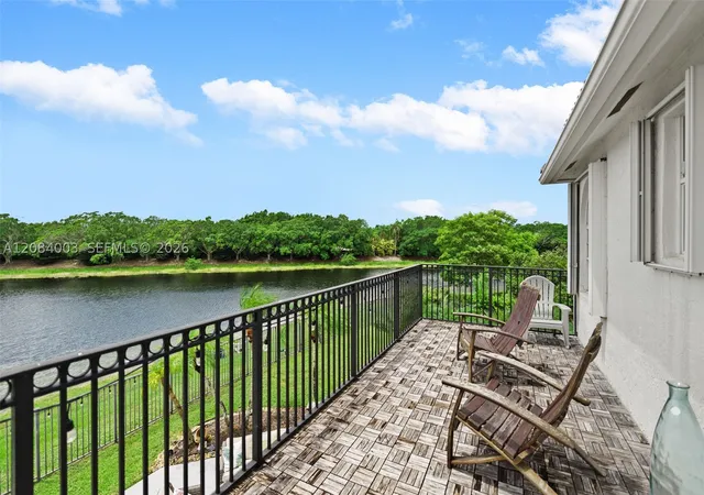 Photo 3 of Single family home for sale at 3249 Muirfield, Weston, FL 33332 | MLS# A12084003 | Listing updated on 2026-10-05