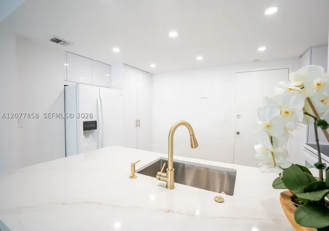 Photo 4 of Condo for sale at 2100 S Ocean Dr #5B, Fort Lauderdale, FL 33316 | MLS# A12077858 | Listing updated on 2026-09-24