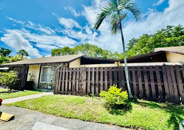 Photo 3 of Single family home for sale at 332 Briarwood Cir #2-19, Hollywood, FL 33024 | MLS# A12084098 | Listing updated on 2026-09-15