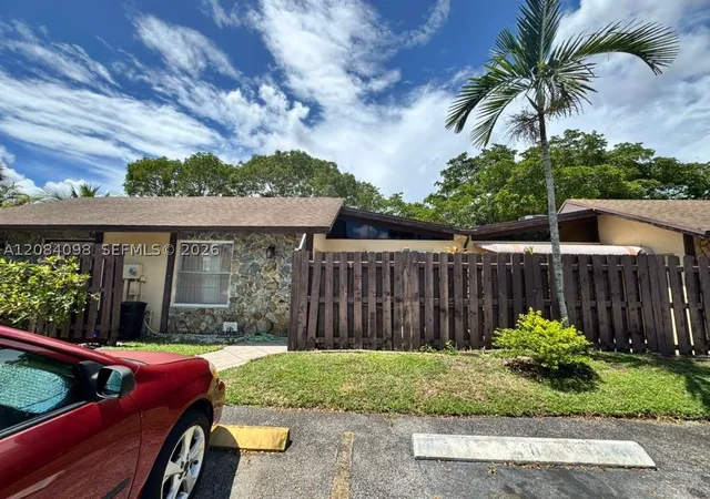 Photo 3 of House for sale at 332 Briarwood Cir #2-19, Hollywood, FL 33024 | MLS# A12084098 | Listing updated on 2026-09-15
