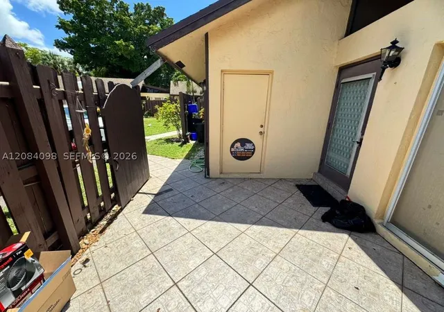 Photo 4 of House for sale at 332 Briarwood Cir #2-19, Hollywood, FL 33024 | MLS# A12084098 | Listing updated on 2026-09-15