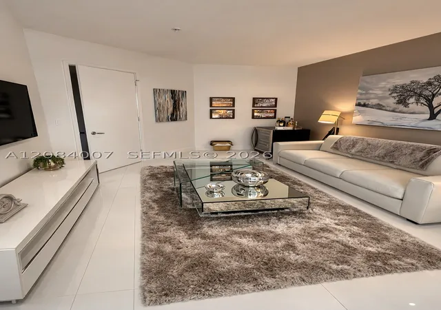 Listing Photo 4 - Condo for sale in building located at 250 NE Sunny Isles Blvd, Sunny Isles Beach, FL 33160 - Unit #TH-407