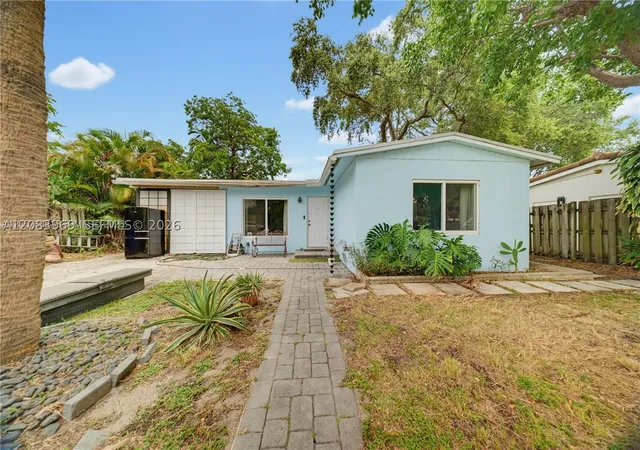 Photo 2 of Single family home for sale at 315 Sw 19th Street, Fort Lauderdale, FL 33315 | MLS# A12083969 | Listing updated on 2026-09-06