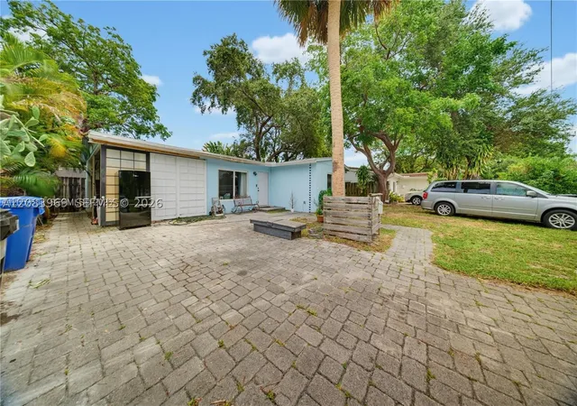 Photo 3 of Single family home for sale at 315 Sw 19th Street, Fort Lauderdale, FL 33315 | MLS# A12083969 | Listing updated on 2026-09-06