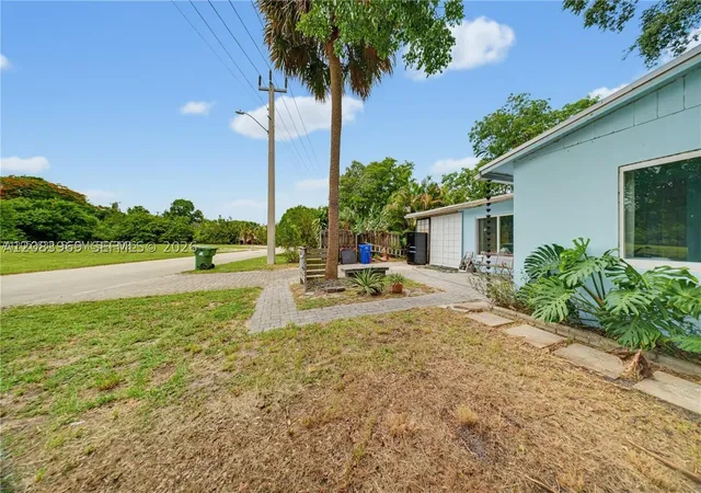 Photo 3 of Single family home for sale at 315 SW 19th Street, Fort Lauderdale, FL 33315 | MLS# A12083969 | Listing updated on 2026-09-06