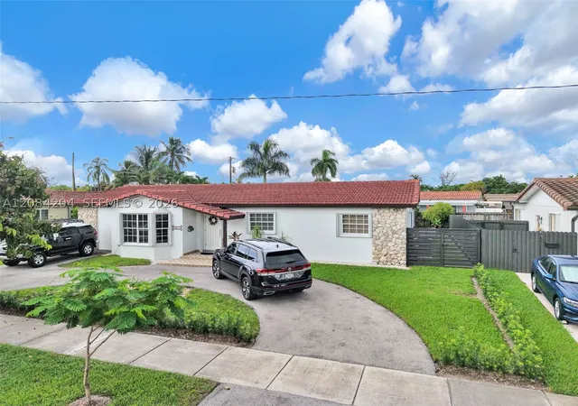 Photo 2 of Single family home for sale at 2211 Sw 98th Place, Miami, FL 33165 | MLS# A12084204 | Listing updated on 2026-09-05