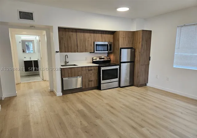Photo 4 of Condo for sale at 557 Michigan Ave #211 W/PARKING, Miami Beach, FL 33139 | MLS# A12084241 | Listing updated on 2026-09-05