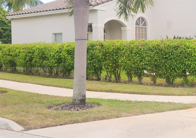 Photo 3 of Single family home for sale at 1055 Nw 187th Avenue, Pembroke Pines, FL 33029 | MLS# A12077698 | Listing updated on 2026-09-05