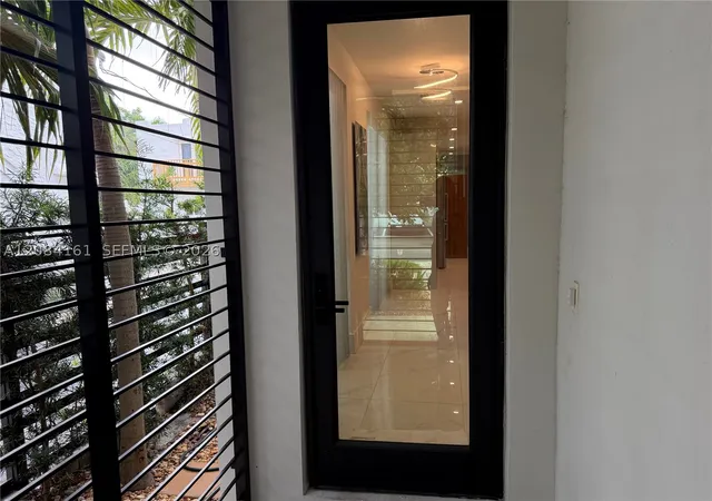 Photo 4 of Townhouse for sale at 106 NE 16th Terrace, Fort Lauderdale, FL 33301 | MLS# A12084161 | Listing updated on 2026-09-09