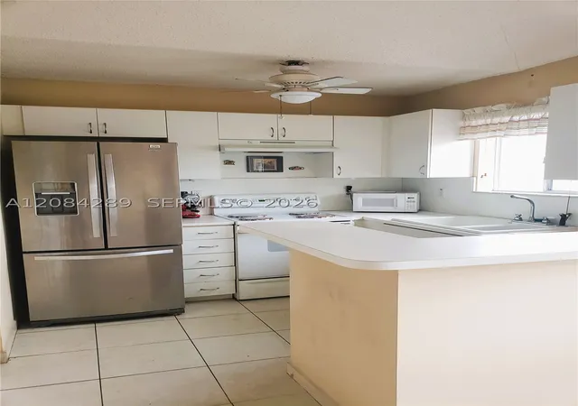 Listing Photo 5 - Condo for sale in building located at 13350 SW 152nd St, Miami, FL 33177 - Unit #2808