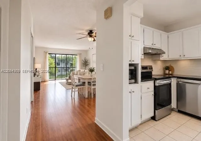 Photo 3 of Condo for sale at 182 Lakeview Dr #204, Weston, FL 33326 | MLS# A12084309 | Listing updated on 2026-09-09