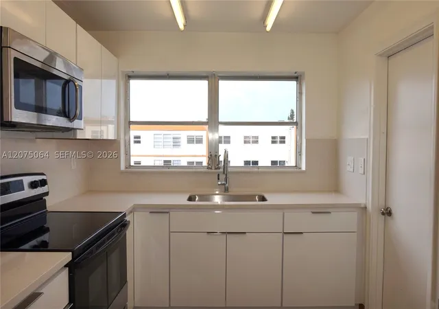 Listing Photo 4 - Condo for sale in building located at 4044 Nw 19Th St, Lauderhill, FL 33313 - Unit #404