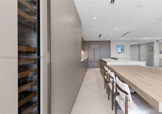 Photo 2 of Condo for sale at 21050 Point Pl #902, Aventura, FL 33180 | MLS# A12084246 | Listing updated on 2026-09-06
