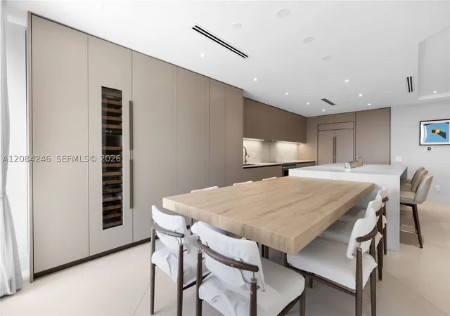 Photo 3 of Condo for sale at 21050 Point Pl #902, Aventura, FL 33180 | MLS# A12084246 | Listing updated on 2026-09-06