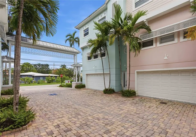Photo 3 of Townhouse for sale at 479 Ne 1st Street, Pompano Beach, FL 33060 | MLS# A12084399 | Listing updated on 2026-09-15