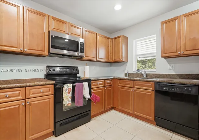 Photo 4 of Townhouse for sale at 479 NE 1st Street, Pompano Beach, FL 33060 | MLS# A12084399 | Listing updated on 2026-09-15