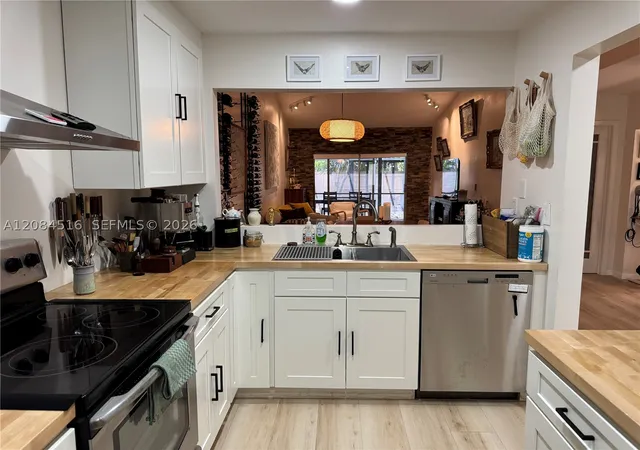 Photo 3 of House for sale at 2308 N 37th Avenue, Hollywood, FL 33021 | MLS# A12084516 | Listing updated on 2026-09-12