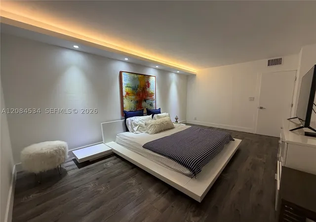 Photo 2 of Condo for sale at 20301 W Country Clb Dr #1530, Aventura, FL 33180 | MLS# A12084534 | Listing updated on 2026-09-07