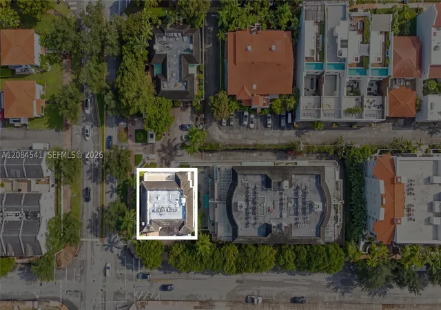 Listing Photo 5 - Condo for sale in building located at 2600 Segovia St, Coral Gables, FL 33134 - Unit #703
