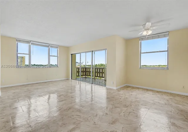 Listing Photo 2 - Condo for sale in building located at 4330 Hillcrest Dr, Hollywood, FL 33021 - Unit #520