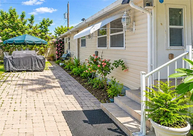 Photo 2 of Manufactured home for sale at 4832 Sw 47 Lane, Davie, FL 33314 | MLS# A12084559 | Listing updated on 2026-10-06