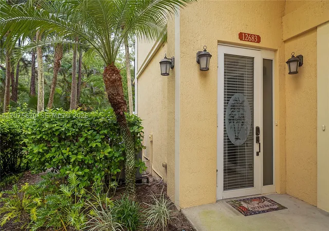 Listing Photo 5 - Condo for sale in building located at 12683 SE Old Cypress Dr, Hobe Sound, FL 33455 - Unit #902
