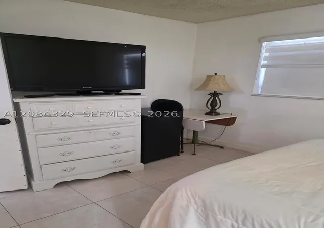 Listing Photo 5 - Condo for sale in building located at 3051 E Sunrise Lakes Dr, Sunrise, FL 33322 - Unit #211
