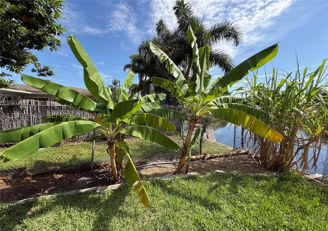 Photo 4 of Single family home for sale at 8250 NW 66th Terrace, Tamarac, FL 33321 | MLS# A12083946 | Listing updated on 2026-09-13