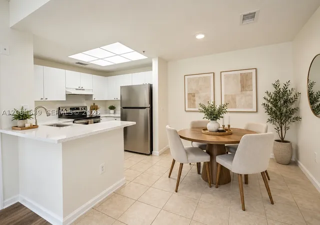 Listing Photo 5 - Condo for sale in building located at 2027 Se 10Th Ave, North Lauderdale, FL 33316 - Unit #731