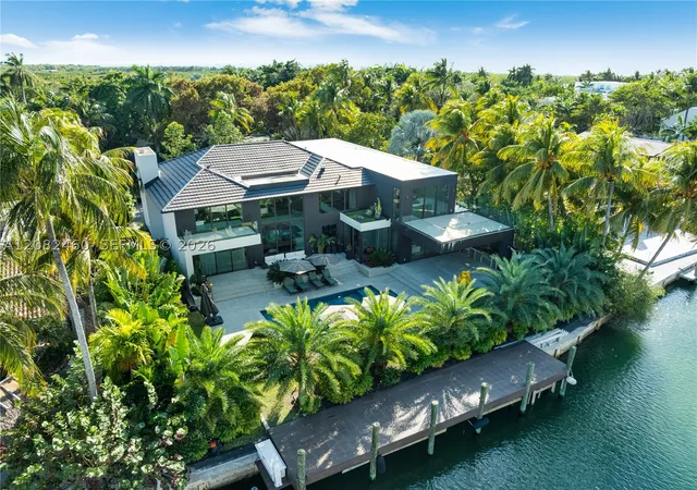 Photo 2 of Mansion for sale at 131 Cape Florida Dr, Key Biscayne, FL 33149 | MLS# A12082460 | Listing updated on 2026-09-14