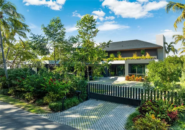 Photo 3 of Single family home for sale at 131 Cape Florida Dr, Key Biscayne, FL 33149 | MLS# A12082460 | Listing updated on 2026-09-14