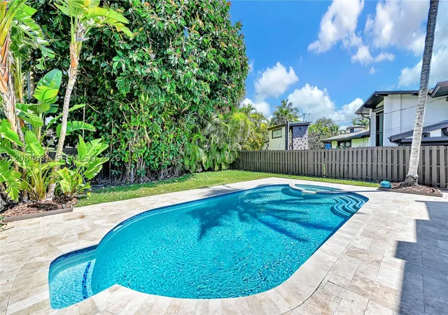 Photo 3 of Single family home for sale at 3305 NE 15th Street, Fort Lauderdale, FL 33304 | MLS# A12084681 | Listing updated on 2026-09-07
