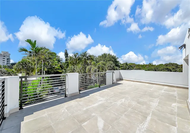 Photo 4 of Single family home for sale at 3305 NE 15th Street, Fort Lauderdale, FL 33304 | MLS# A12084681 | Listing updated on 2026-09-07